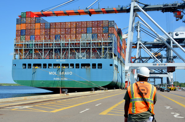 ILA worker overseeing MOL Bravo vessel operation