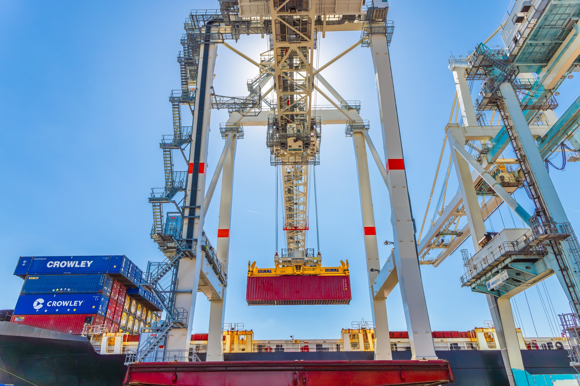 TALLEYRAND MARINE TERMINAL'S NEW CRANE BEGINS OPERATIONS