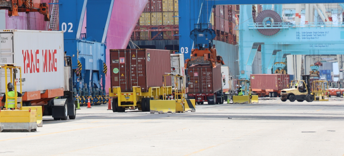 Blount Island container operations in action